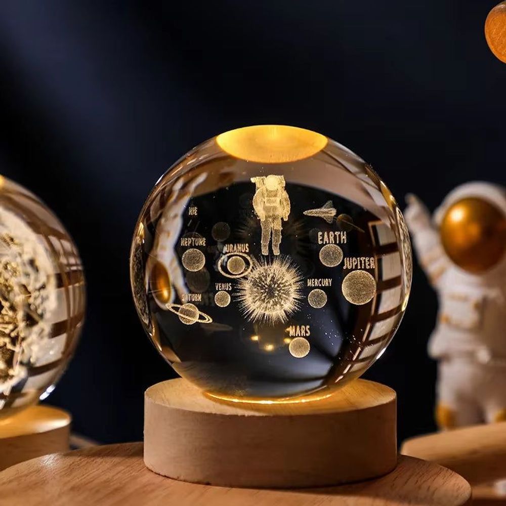 6/8Cm 3D Crystal Ball Planet Night Light Astronauts