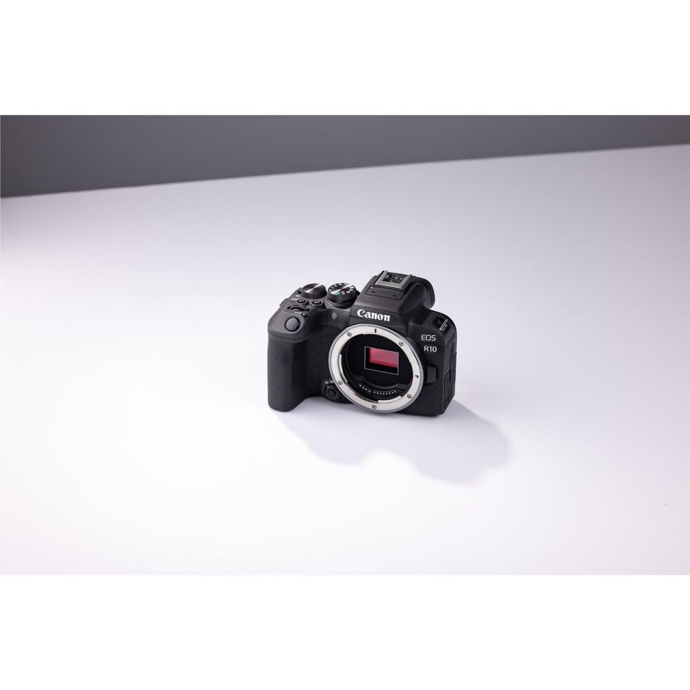Canon EOS R10 Mirrorless Camera with RFS 18-45STM Lens