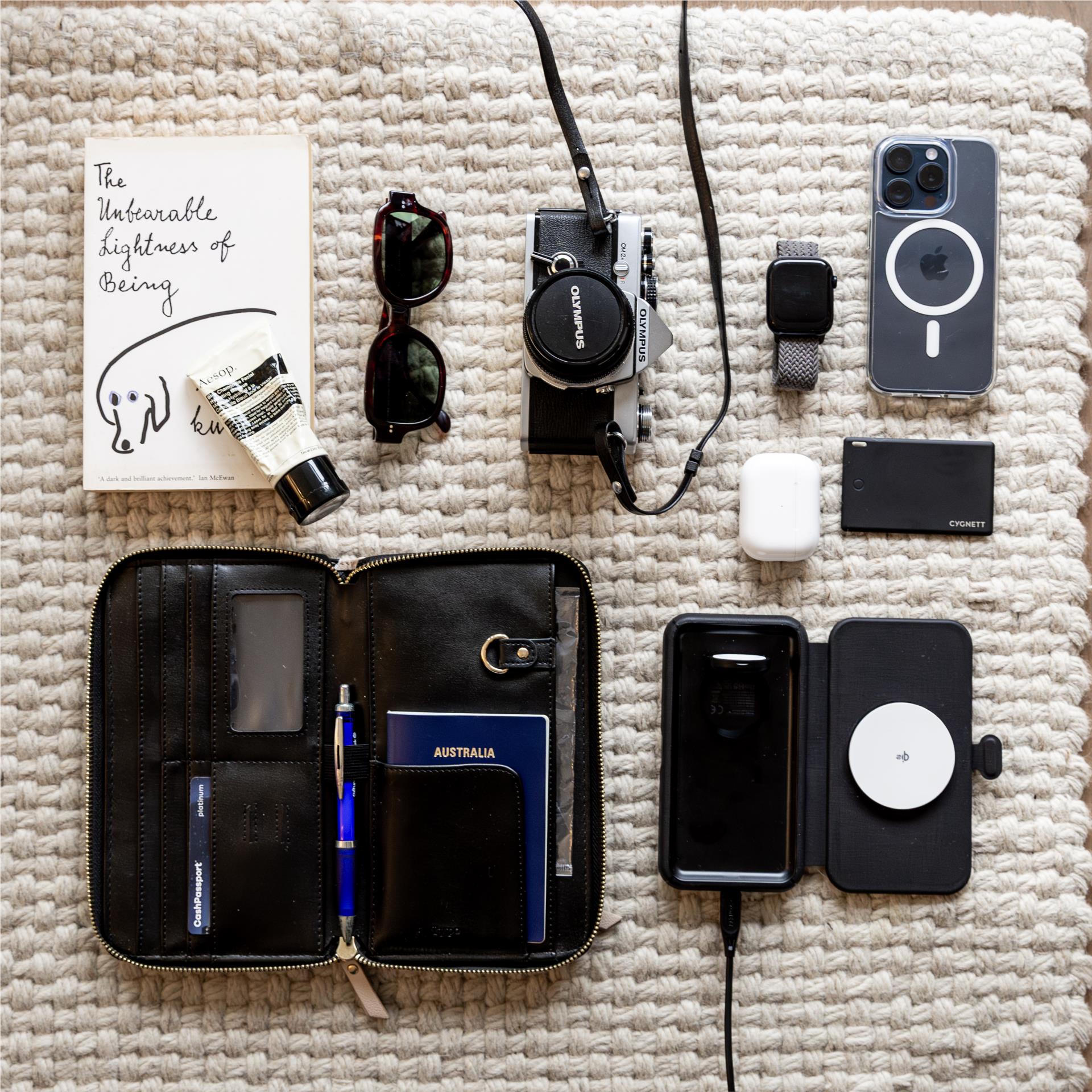 Cygnett Voyager MagTravel 3-in-1 Wireless Charger