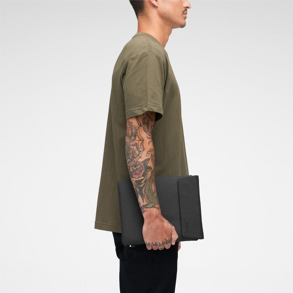 Incase Crosstown Sleeve for 11" Tablet (Black)