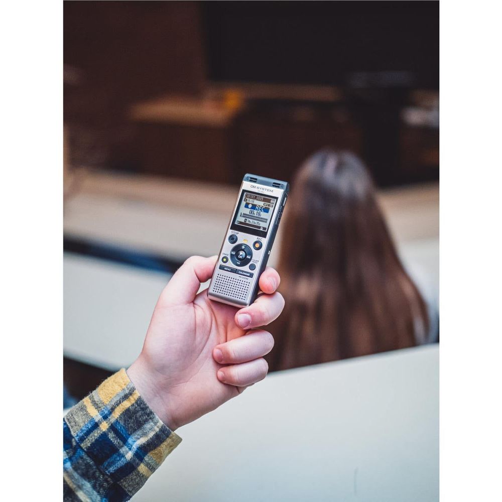 OM System WS-882 Voice Recorder (4GB)