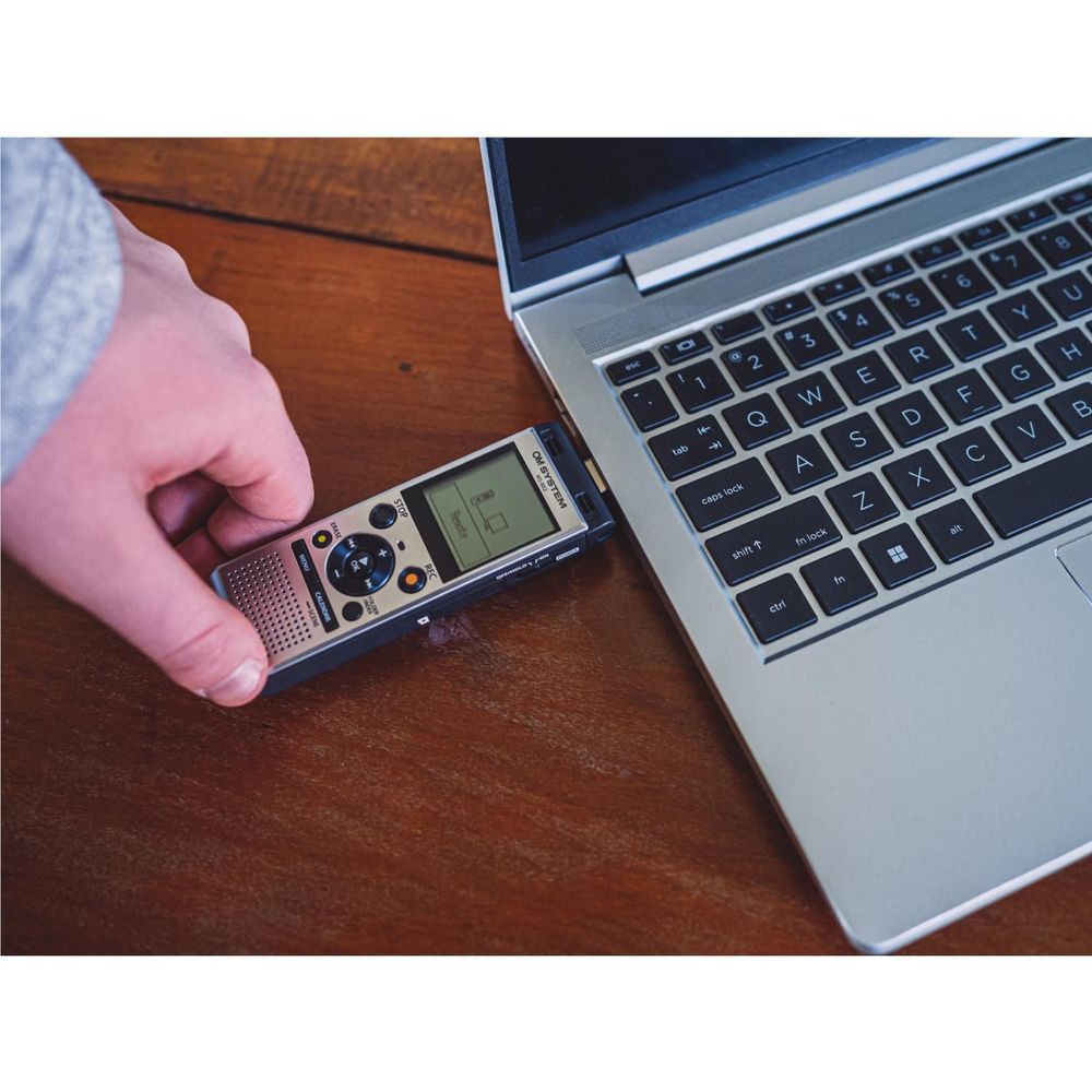OM System WS-882 Voice Recorder (4GB)