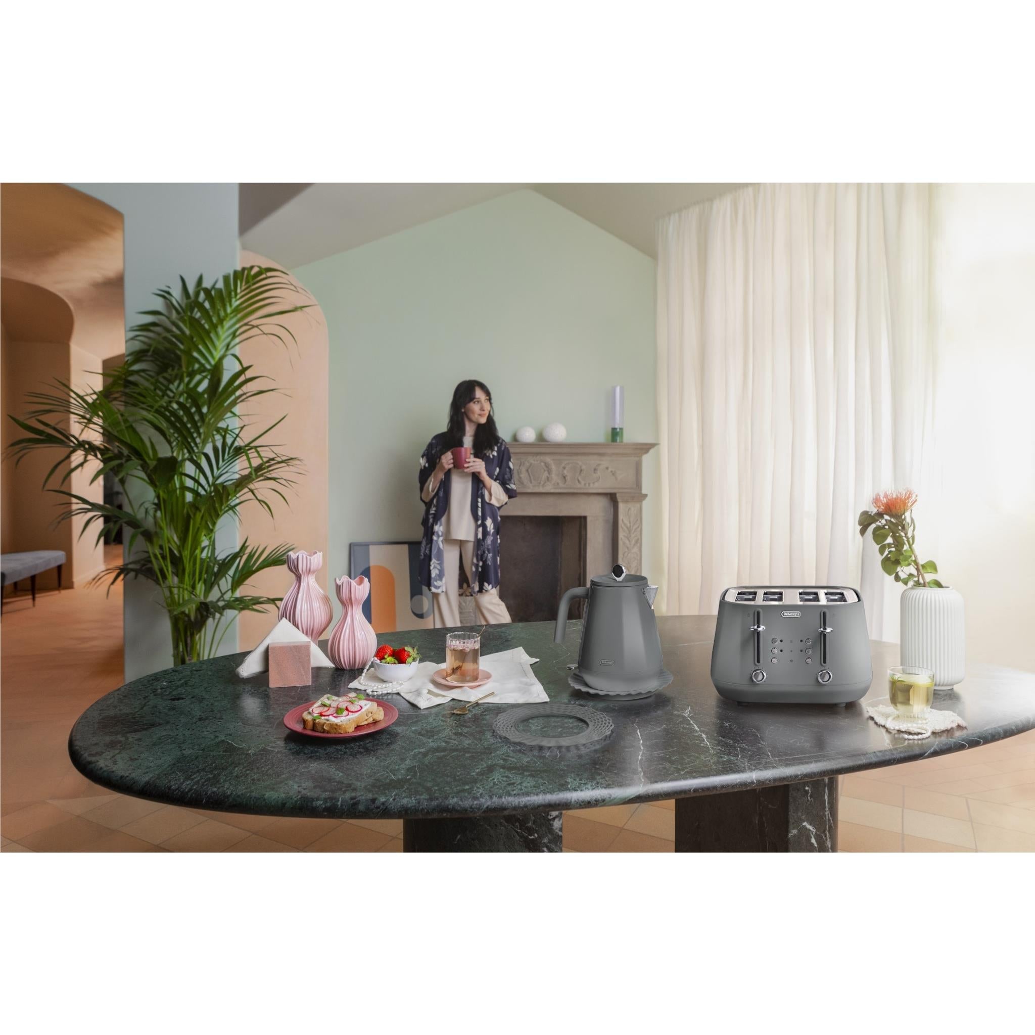 De'Longhi Eclettica 1.7L Kettle (Graceful Grey)