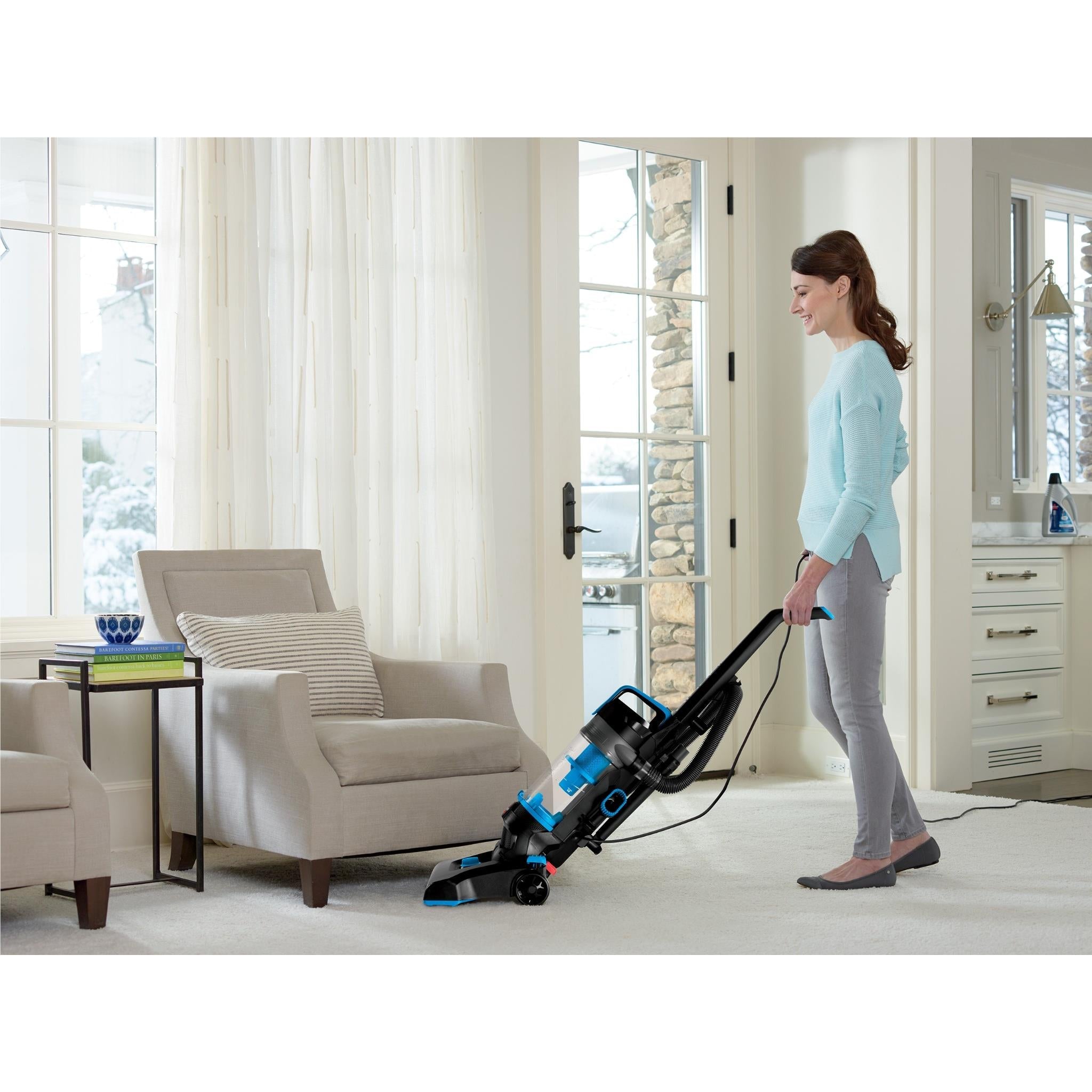 Bagless upright vacuum cleaner cleaning light carpet with front brush head