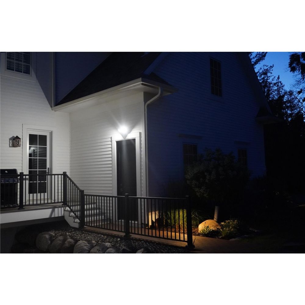 Arlo Wired Floodlight Camera (White)