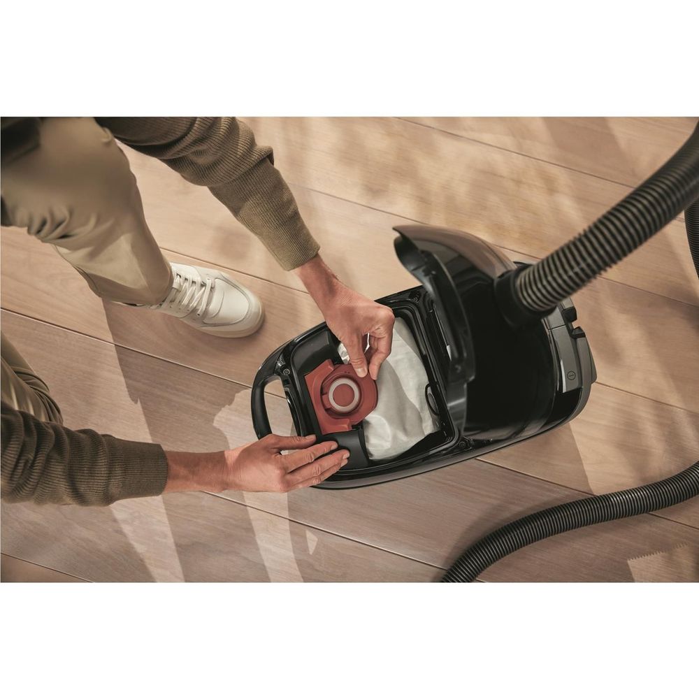 Miele Guard M1 Cat&Dog Bagged Vacuum Cleaner (Obsidian Black)