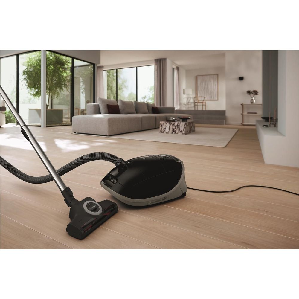 Miele Guard M1 Cat&Dog Bagged Vacuum Cleaner (Obsidian Black)