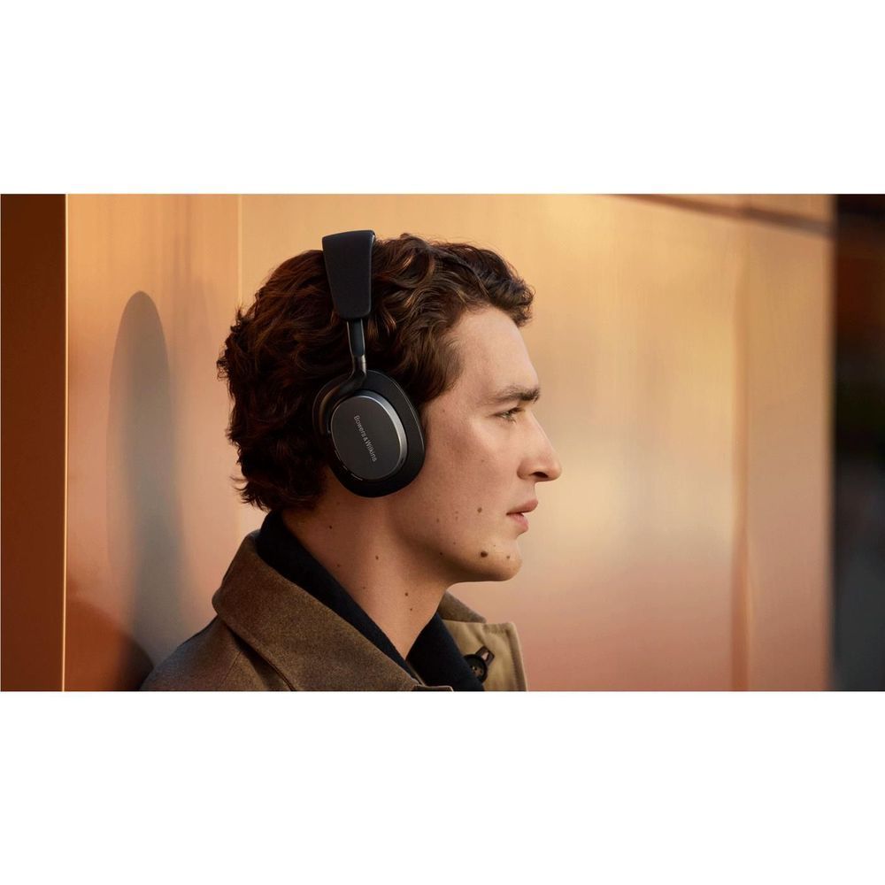 Over-ear headphones worn by a person with anthracite black earcups