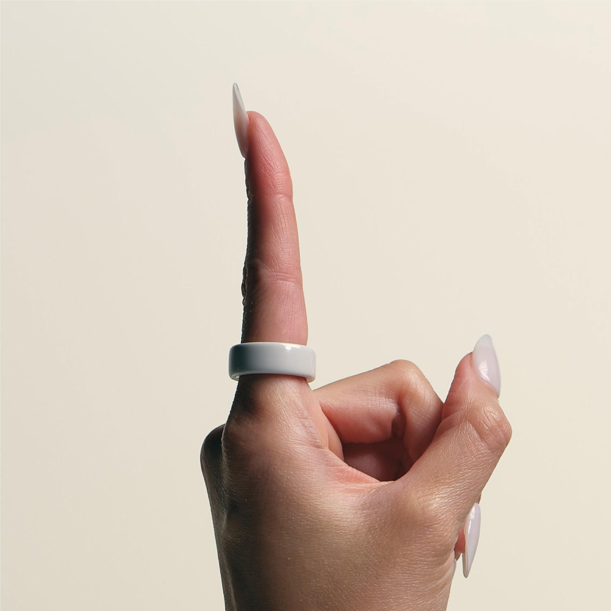 Oura Ring 4 Ceramic (Cloud)