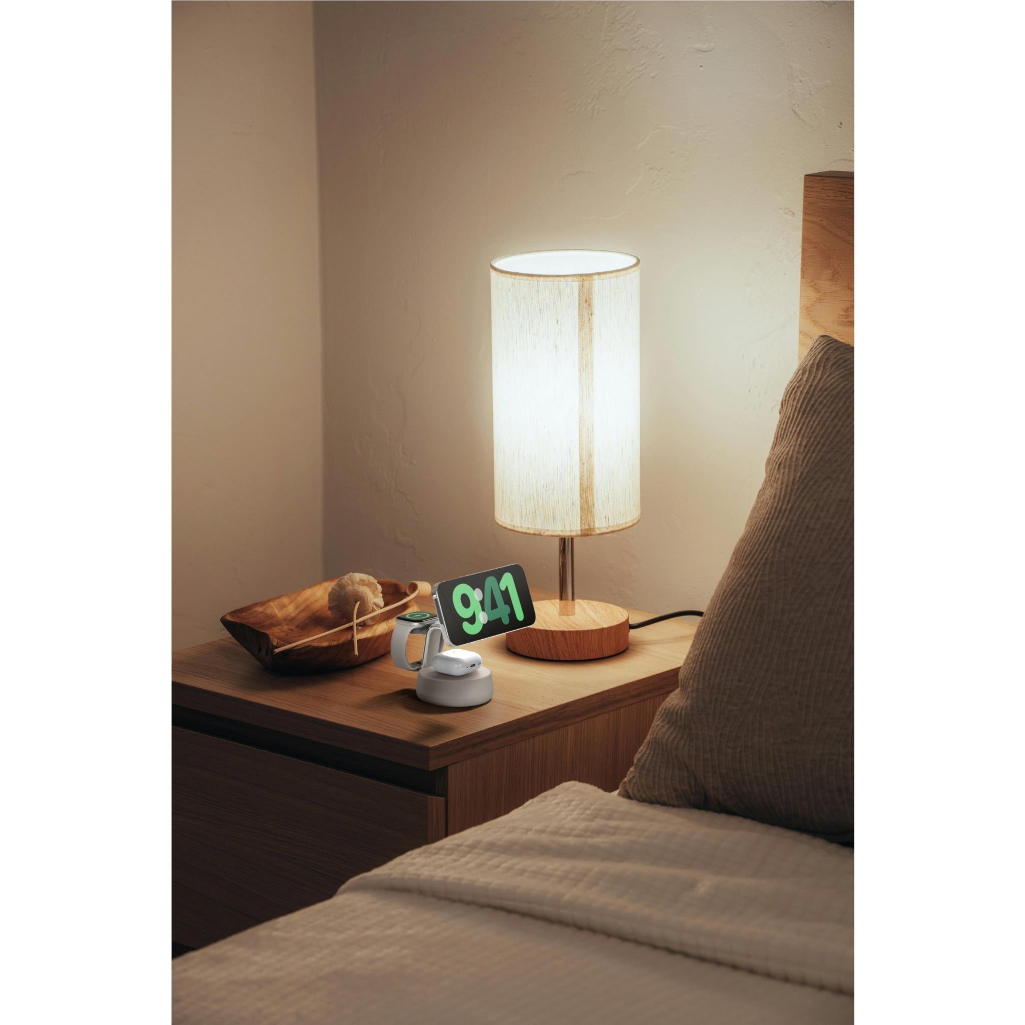 Belkin UltraCharge Pro 3-in-1 Magnetic Qi2 25W Charging Dock (Sand)