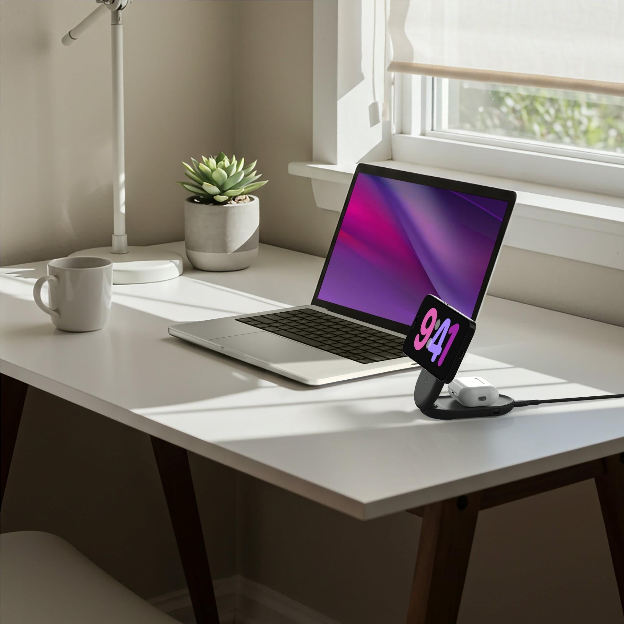 Belkin UltraCharge 2-in-1 Foldable Qi2 25W Magnetic Charger (Black)