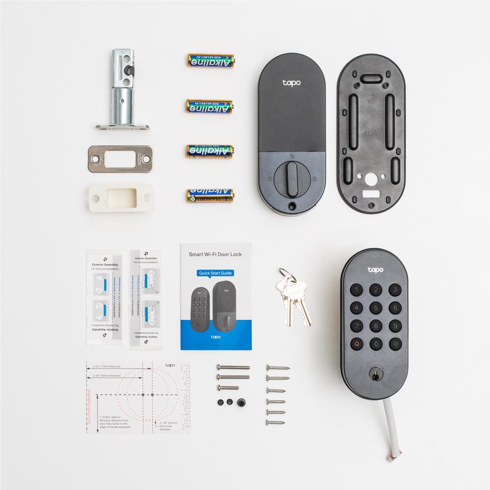 Smart Wi-Fi door lock kit with keypad, keys, and mounting hardware