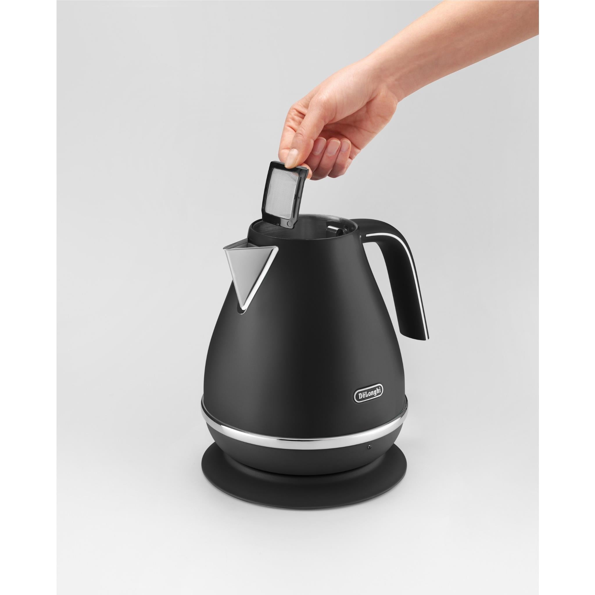 De'Longhi electric kettle, black with stainless spout cover; hand pressing spout release