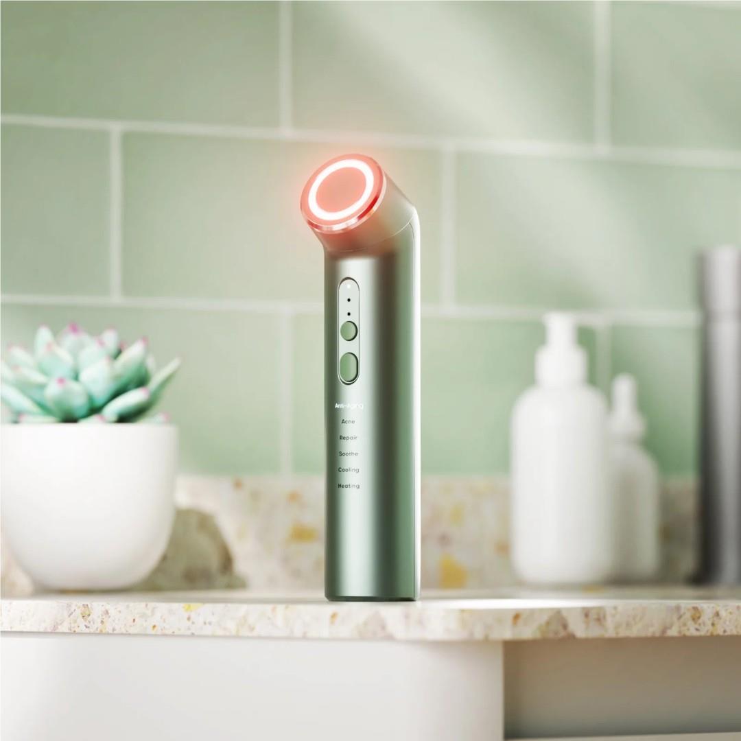 Nanoleaf 6-in-1 LED Light Therapy Wand