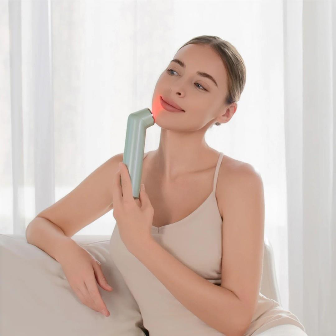 Nanoleaf 6-in-1 LED Light Therapy Wand