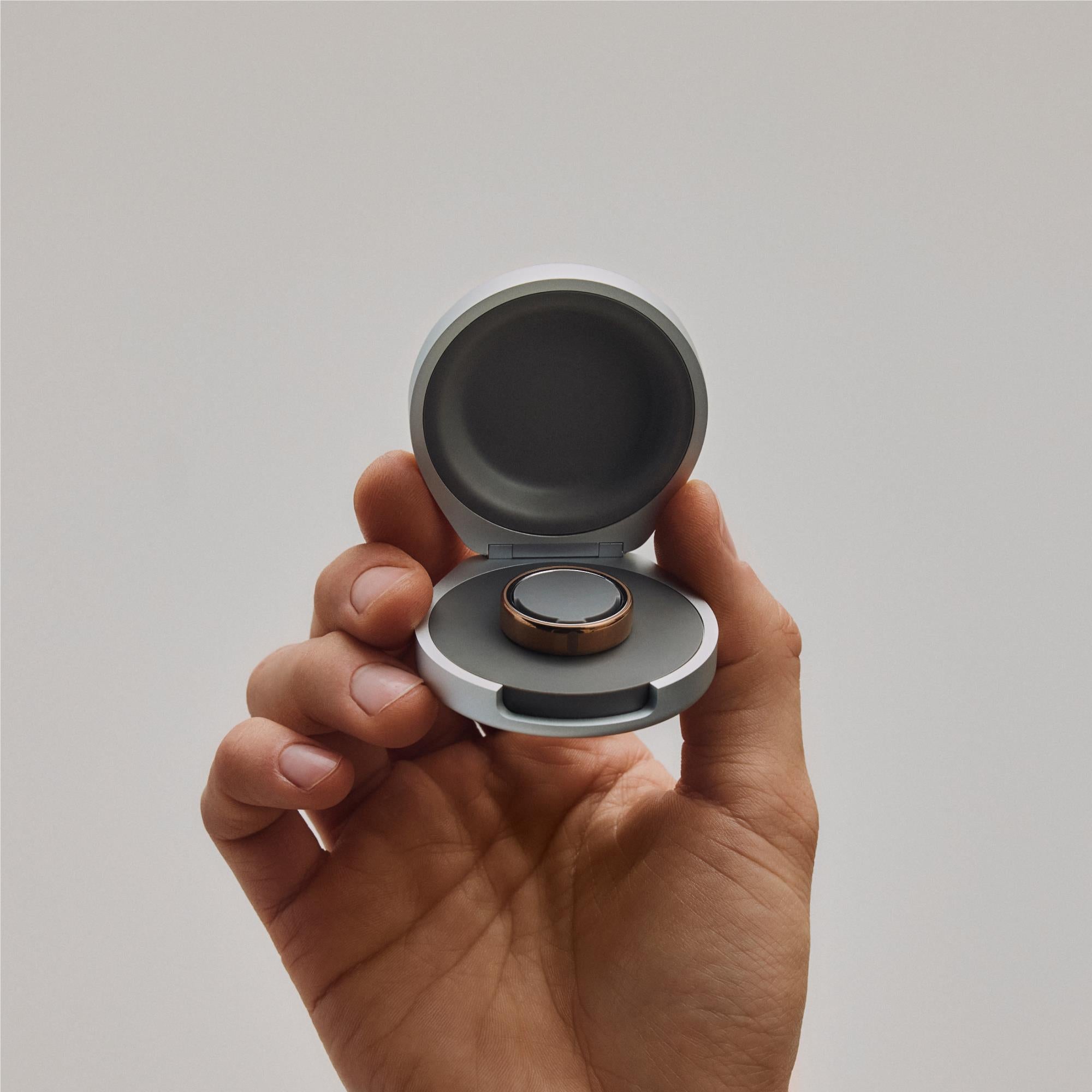 Oura Ring 5 portable charging case, size 10, silver, image 4 - Smart Rings at Tech Supply Shed NZ