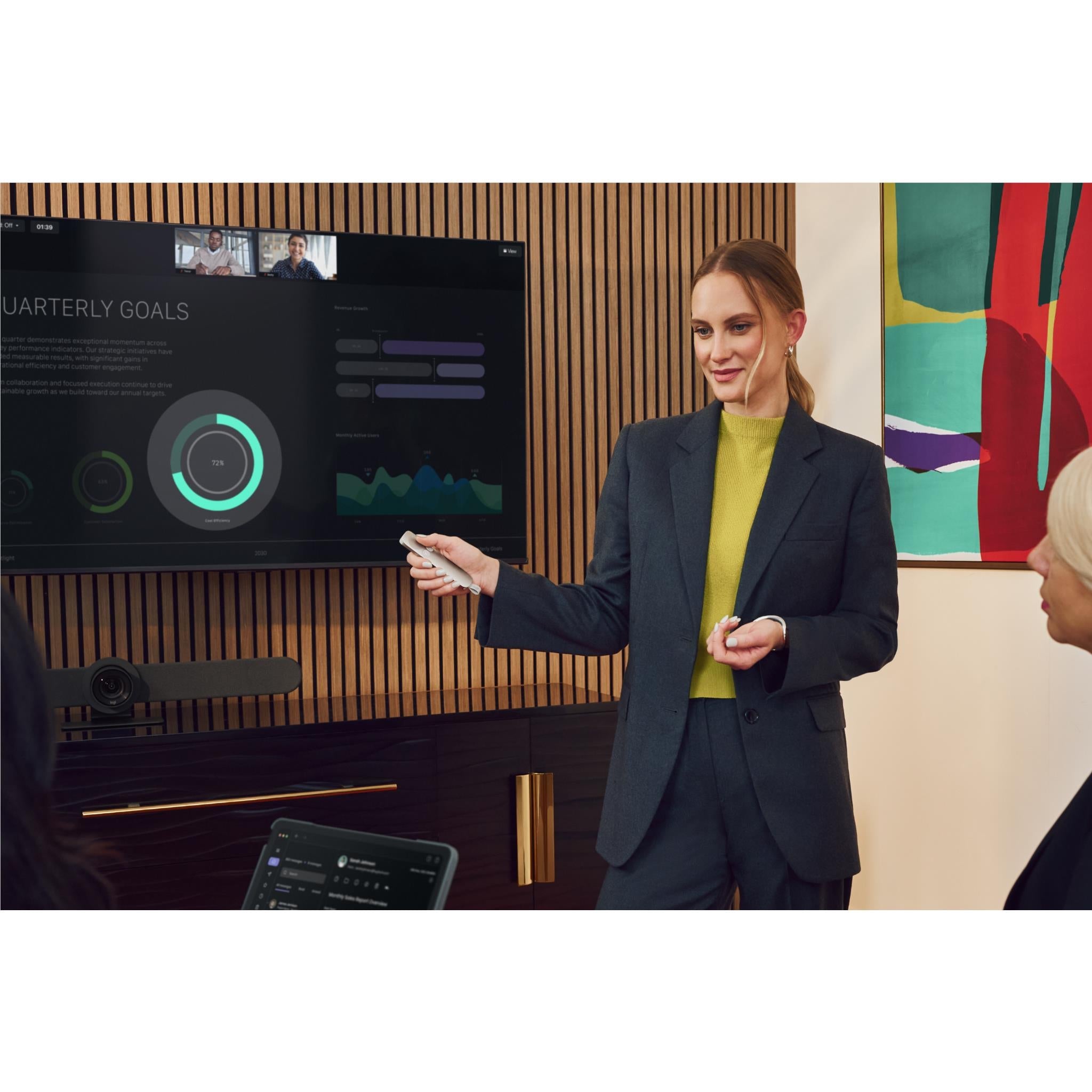 Sand white wireless presentation remote in a presenter’s hand during a slide